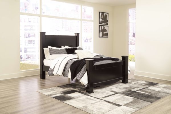 Mirlotown - Almost Black - Queen Poster Bed