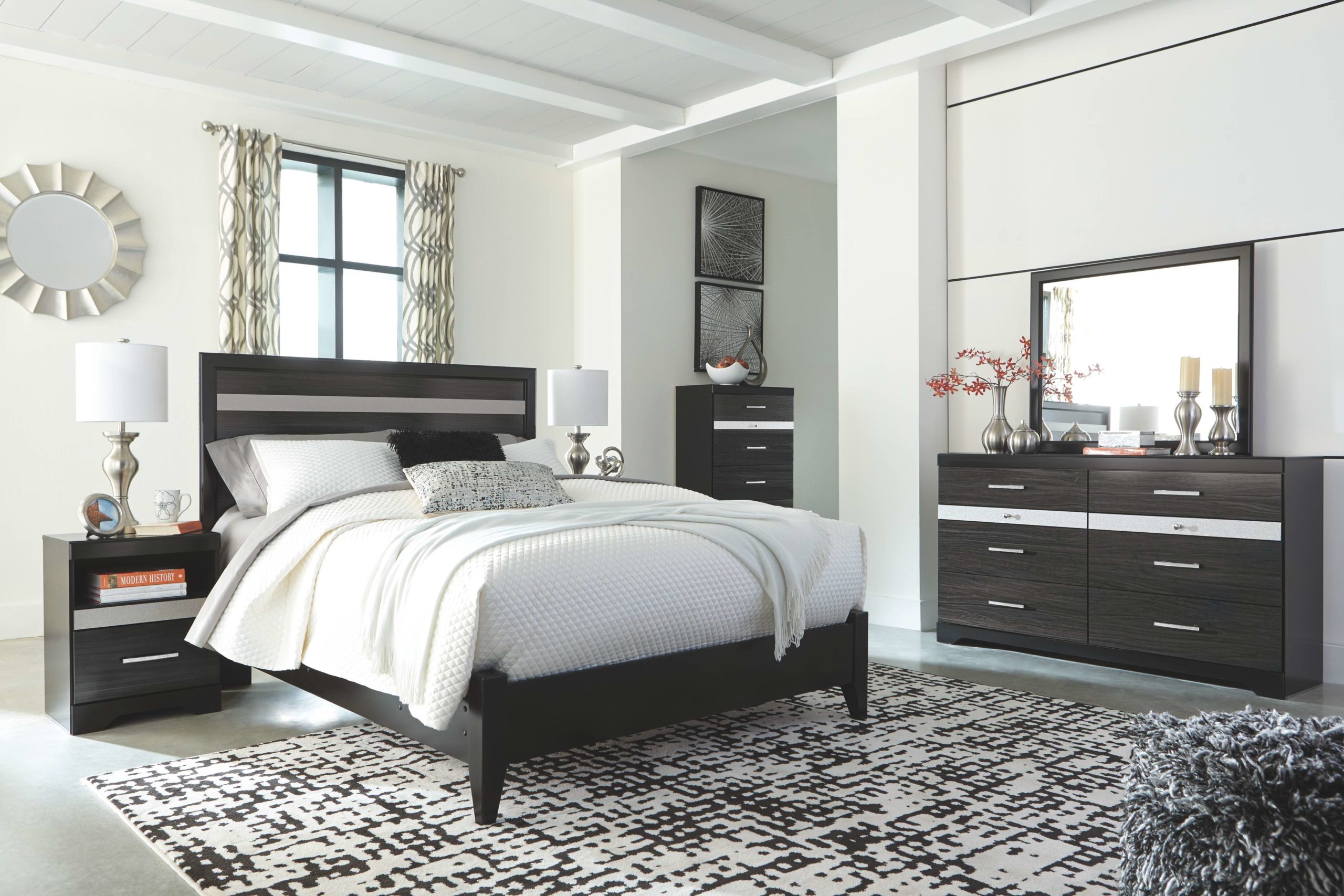 Starberry - Black - 4 Pc. - Dresser, Mirror, Queen Panel Bed
